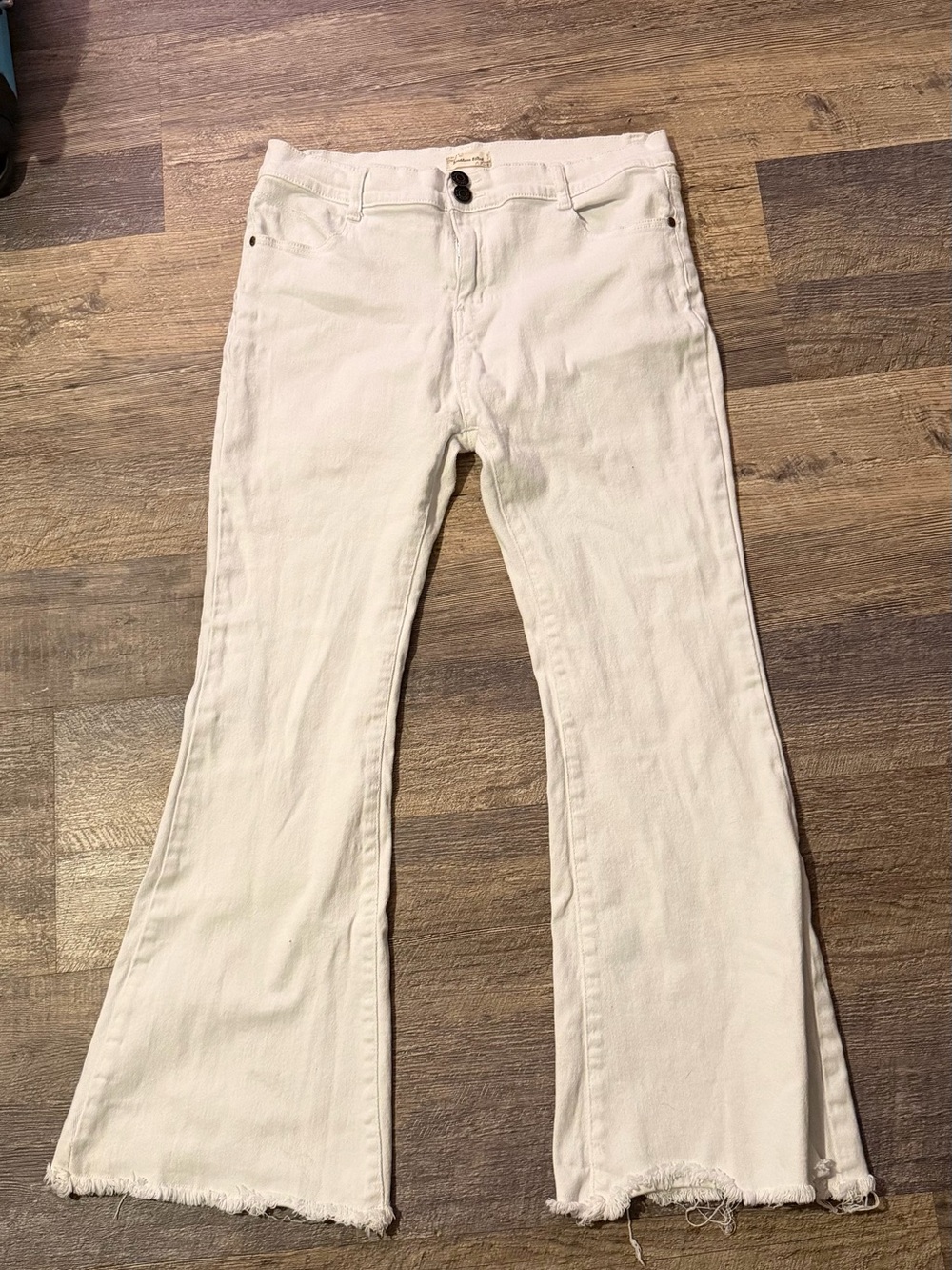 Women’s Boutique Southern Stitch- White Flare Jeans with Raw Hem